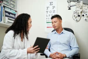 come funziona la visita oculistica
