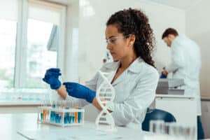 visita con medico genetista 